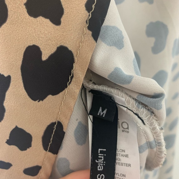 Leopard print slip skirt with elastic waistband. Tag says M but I think it’s a S - Picture 4 of 5